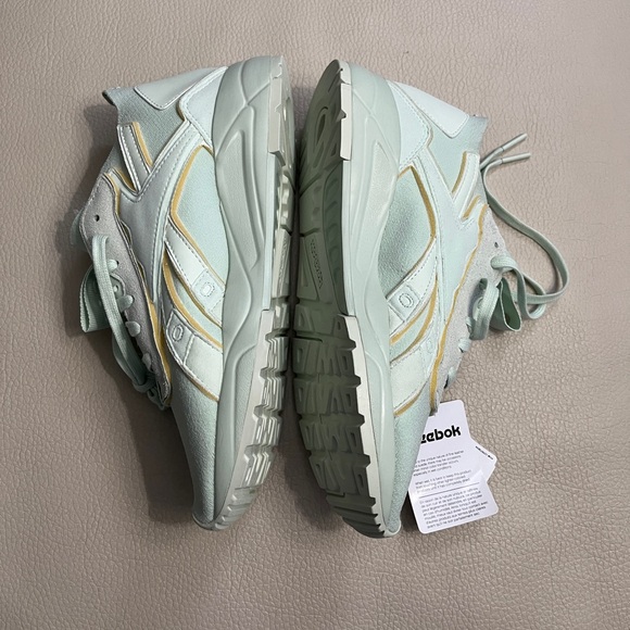 NWT - Reebok x Victoria Beckham Men’s Bolton Low Storm Glow - EU 42.5/US 9.5 - Picture 3 of 8